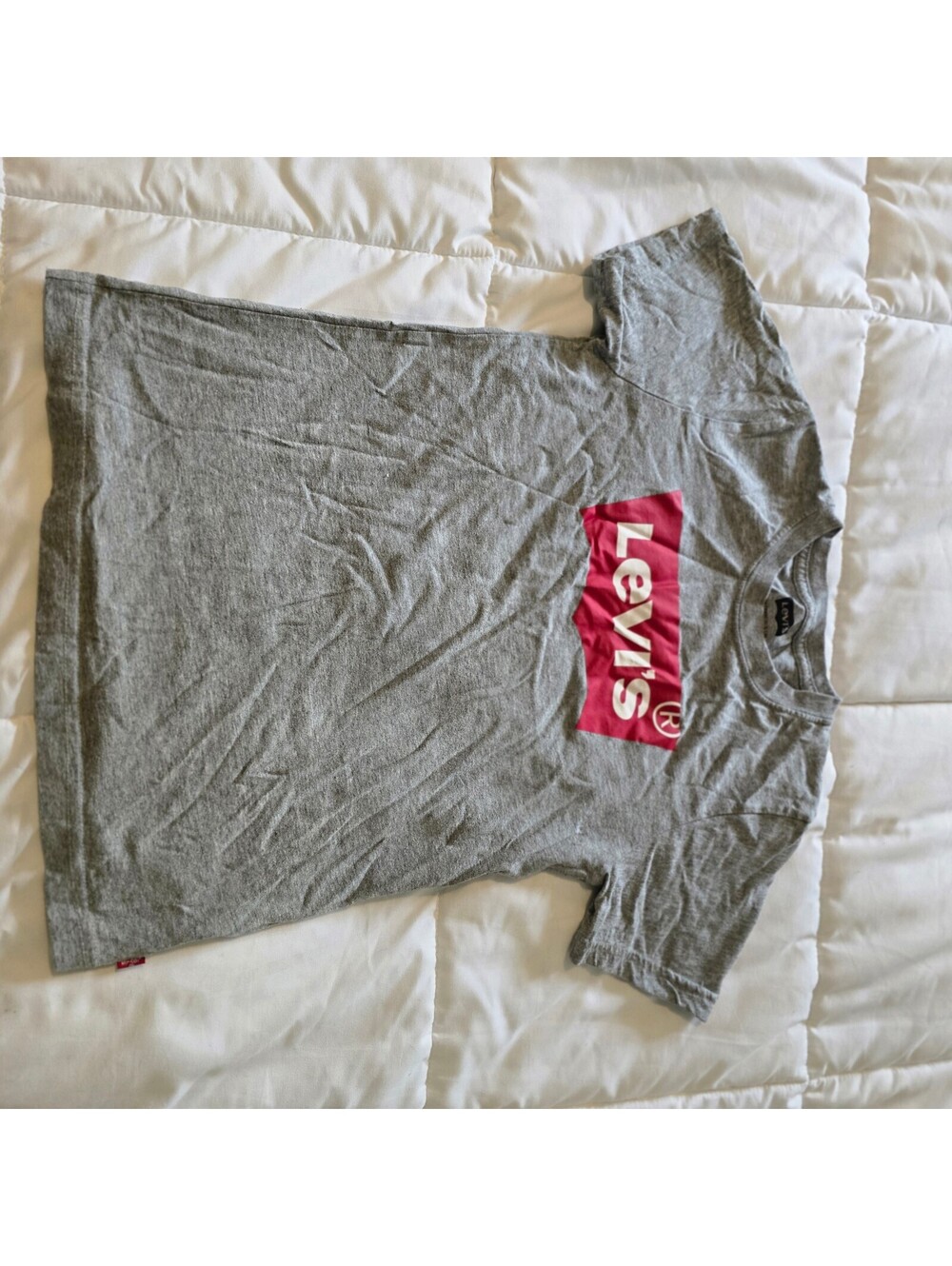 Levi’s gray batwing logo T shirt classic logo